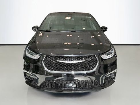 New 2026 Chrysler Pacifica Select image 4