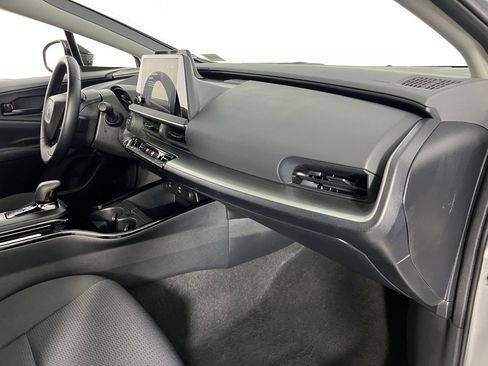 Used 2025 Toyota Prius LE image 29