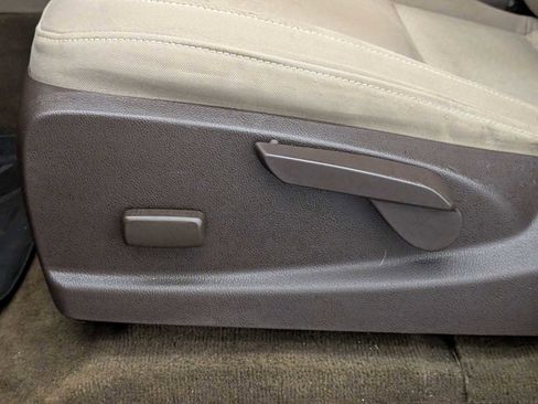 Used 2016 GMC Canyon SLE w/ SLE Convenience Package image 17