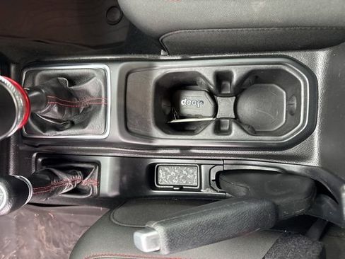 Used 2022 Jeep Gladiator Rubicon w/ Cold Weather Group image 32