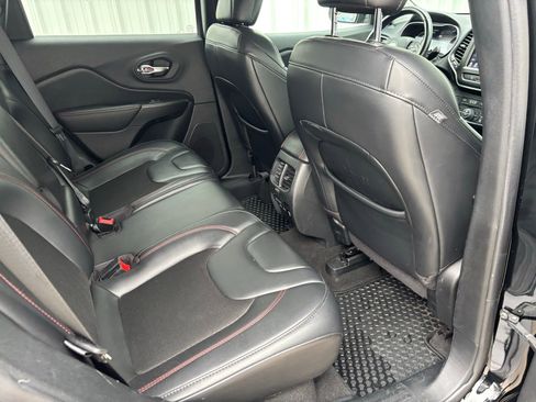 Used 2020 Jeep Cherokee Trailhawk w/ Cold Weather Group image 32