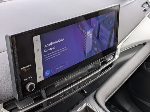 Used 2026 Toyota Sienna XLE FWD image 9