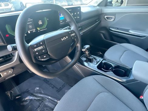 Used 2025 Kia K4 FWD image 13
