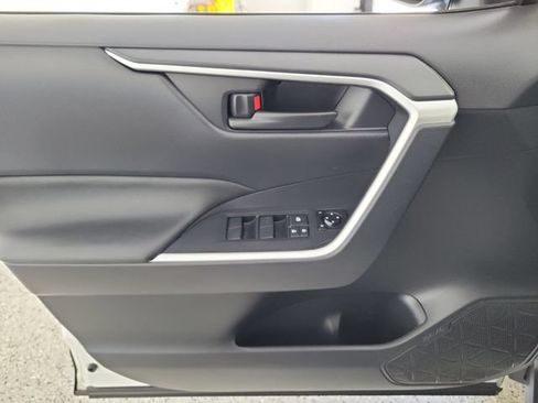 Used 2025 Toyota RAV4 LE AWD/4WD image 21