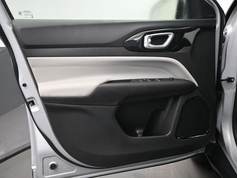 New 2026 Jeep Compass Limited image 12