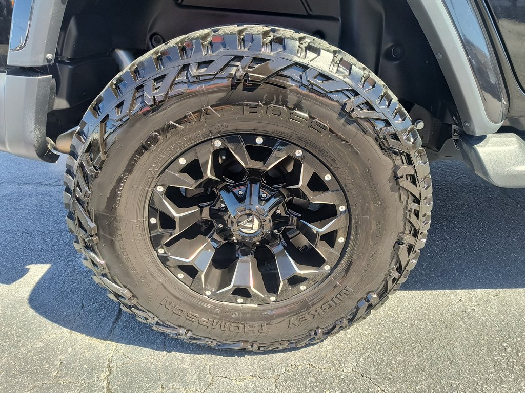 Used 2020 Jeep Wrangler Unlimited Sahara AWD/4WD image 15