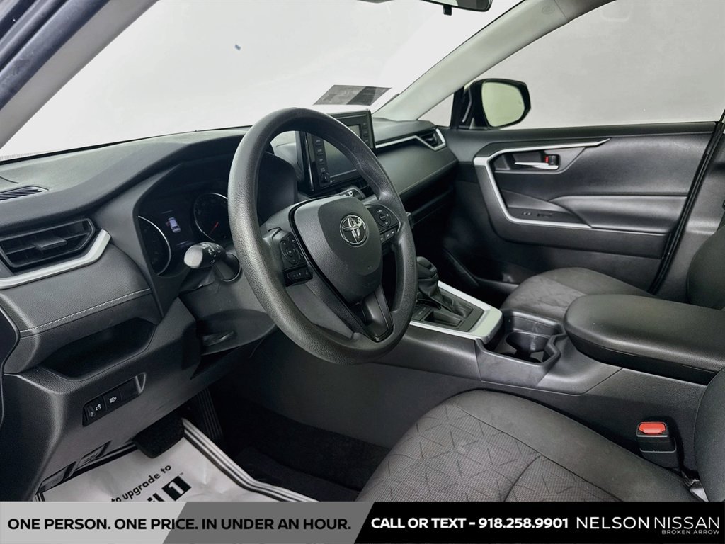Used 2020 Toyota RAV4 XLE FWD image 9