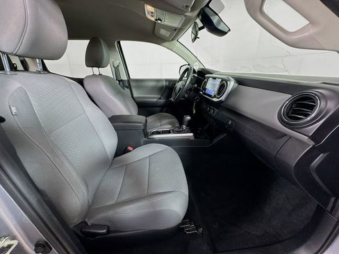 Used 2020 Toyota Tacoma SR5 w/ SR5 Appearance Package (SM) RWD image 33