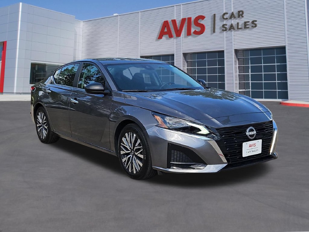 Used 2025 Nissan Altima 2.5 SV FWD image 3