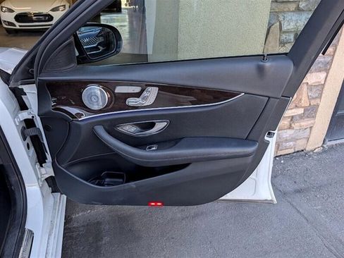 Used 2020 Mercedes-Benz E 350 4MATIC Sedan w/ Premium Package image 28