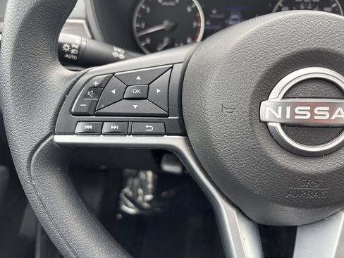 Used 2025 Nissan Altima 2.5 SV FWD image 17