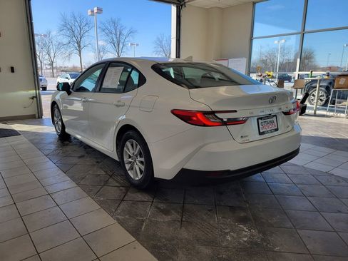 Used 2025 Toyota Camry LE image 7