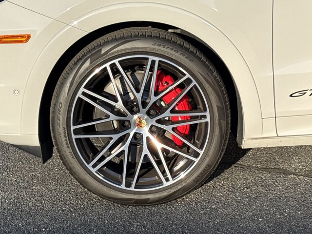 Used 2025 Porsche Cayenne GTS AWD/4WD image 15