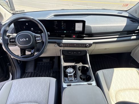 Certified 2025 Kia Carnival SX FWD image 15