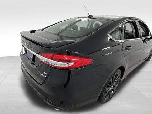 Used 2018 Ford Fusion SE w/ Equipment Group 601A image 3