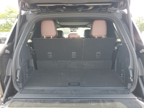 New 2027 Lincoln Navigator Reserve AWD/4WD image 32