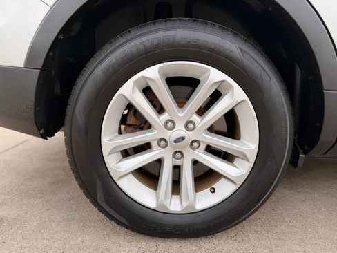 Used 2015 Ford Explorer XLT image 19