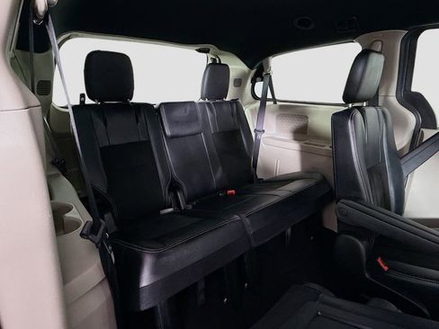 Used 2019 Dodge Grand Caravan SXT FWD image 25