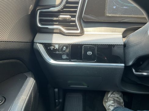 New 2025 Kia Sportage LX image 24