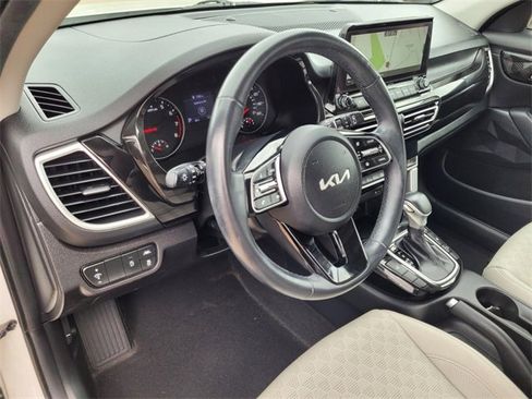 Used 2023 Kia Seltos EX image 15