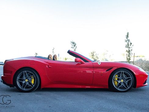Used 2016 Ferrari California T RWD image 2