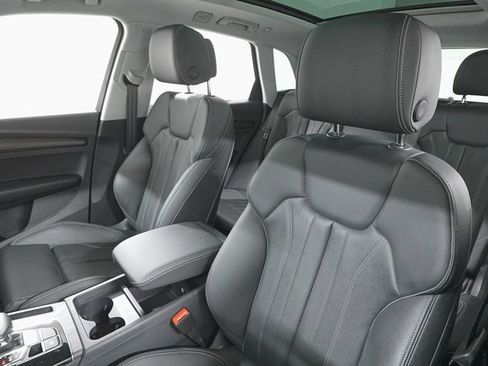 Used 2024 Audi Q5 2.0T Premium w/ Convenience Package image 11