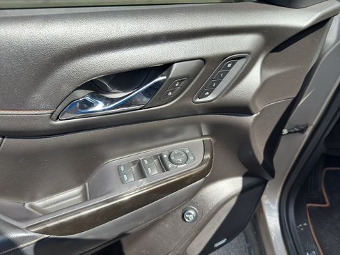 Used 2022 GMC Acadia AT4 w/ Technology Package AWD/4WD image 12