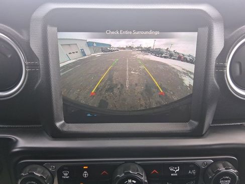 Used 2022 Jeep Wrangler Unlimited Sahara w/ Dual Top Group image 25