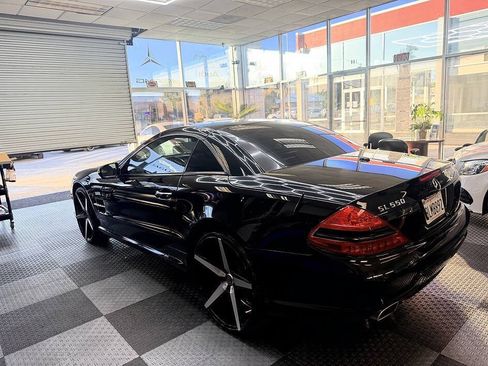 Used 2011 Mercedes-Benz SL 550 image 15