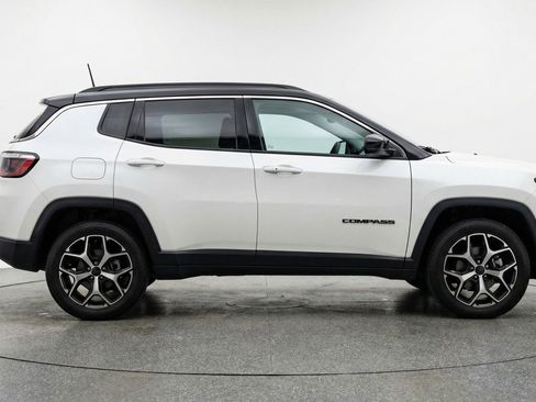 Used 2025 Jeep Compass Limited image 11