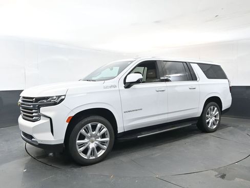 Used 2024 Chevrolet Suburban High Country image 2