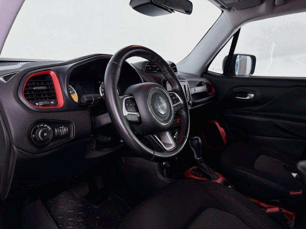Used 2016 Jeep Renegade Trailhawk AWD/4WD image 14
