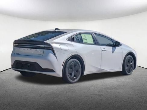 New 2027 Toyota Prius Plug-In Hybrid FWD image 15