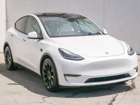 Used 2021 Tesla Model Y Long Range AWD/4WD image 3