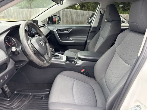 Used 2021 Toyota RAV4 XLE FWD image 9