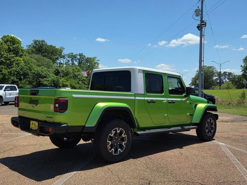 New 2026 Jeep Gladiator Sport AWD/4WD image 3