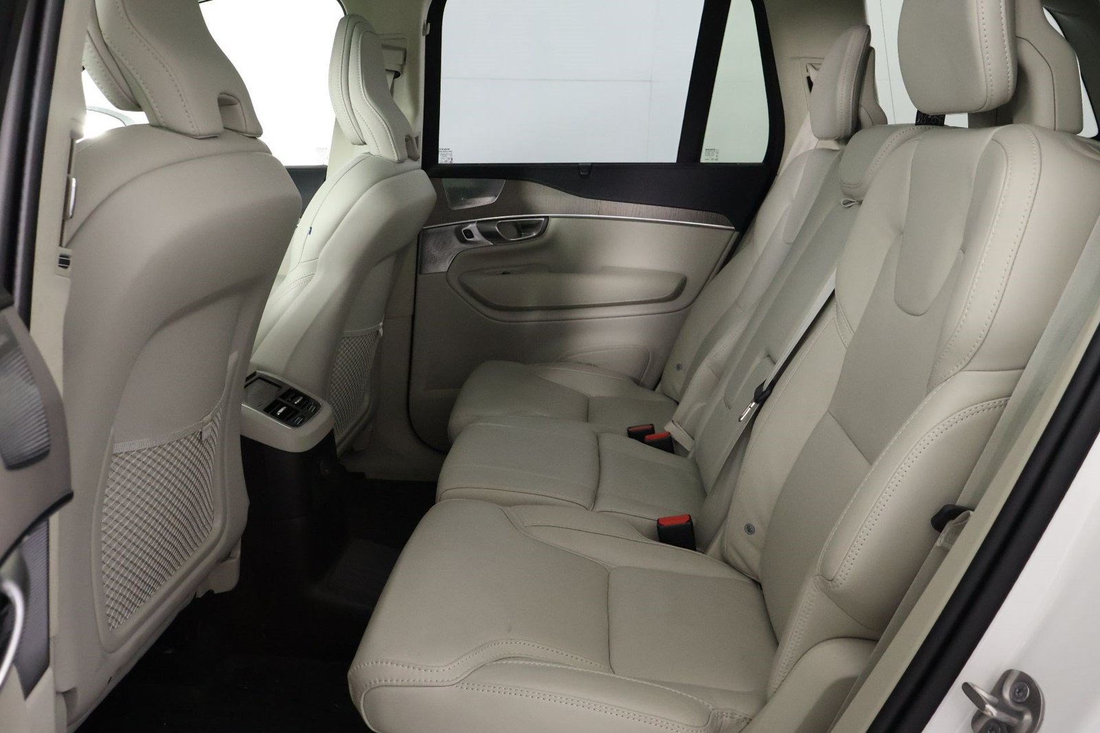 Used 2024 Volvo XC90 T8 Ultimate AWD/4WD image 32