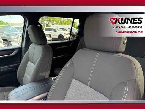 Used 2025 GMC Acadia Elevation AWD/4WD image 17