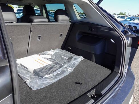 New 2025 Volkswagen Tiguan SE image 26