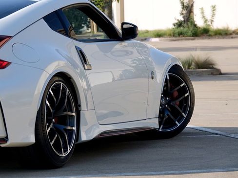 Used 2018 Nissan 370Z NISMO image 32