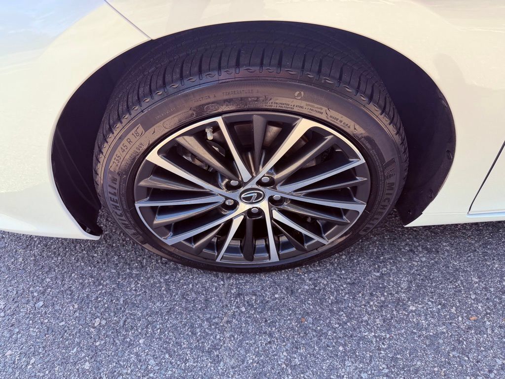 Certified 2025 Lexus ES 300h w/ Premium Package FWD image 16