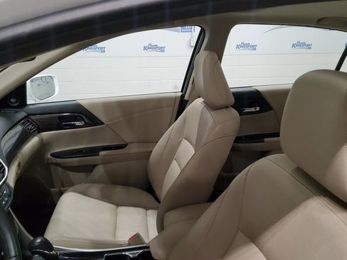 Used 2017 Honda Accord Touring image 45