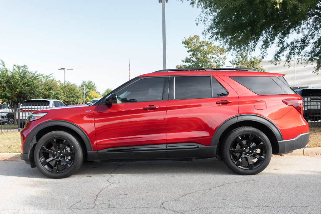 Used 2023 Ford Explorer ST-Line w/ Class IV Trailer Tow Package RWD image 14