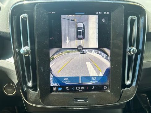 Certified 2025 Volvo XC40 B5 Plus AWD/4WD image 25