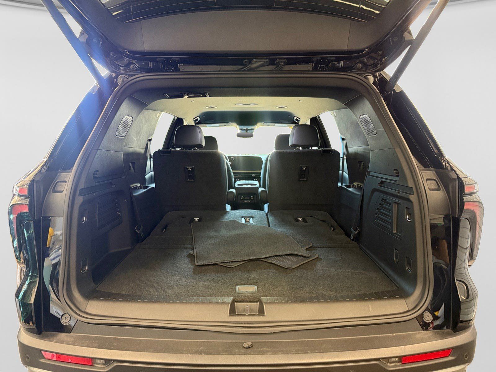 Used 2026 Chevrolet Traverse LT FWD image 17