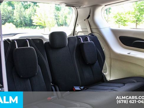Used 2023 Chrysler Voyager LX FWD image 21