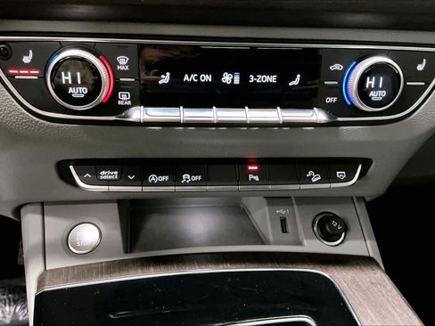 Used 2023 Audi Q5 2.0T Premium w/ Convenience Package image 33