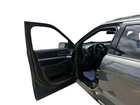 Used 2017 Ford Explorer XLT AWD/4WD image 10