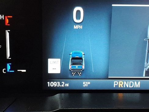 Used 2025 Ford Maverick Lobo AWD/4WD image 32