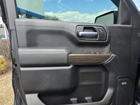 Used 2020 Chevrolet Silverado 1500 LT Trail Boss w/ Midnight Edition image 17